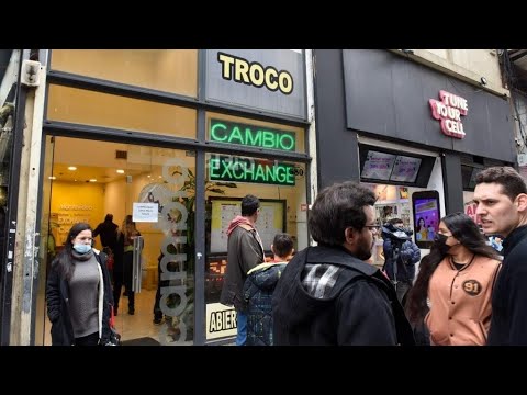 Conversión de 15000 dólares blue a pesos argentinos