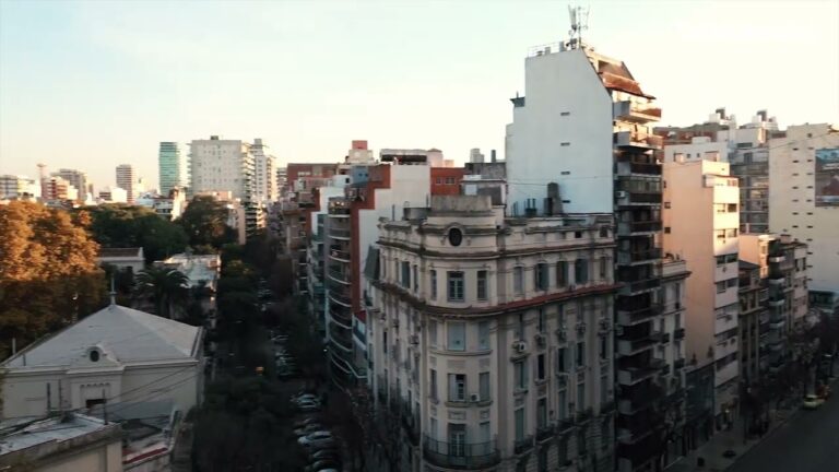 Av Gral Las Heras 2400: Ubicaci&oacute;n y Servicios